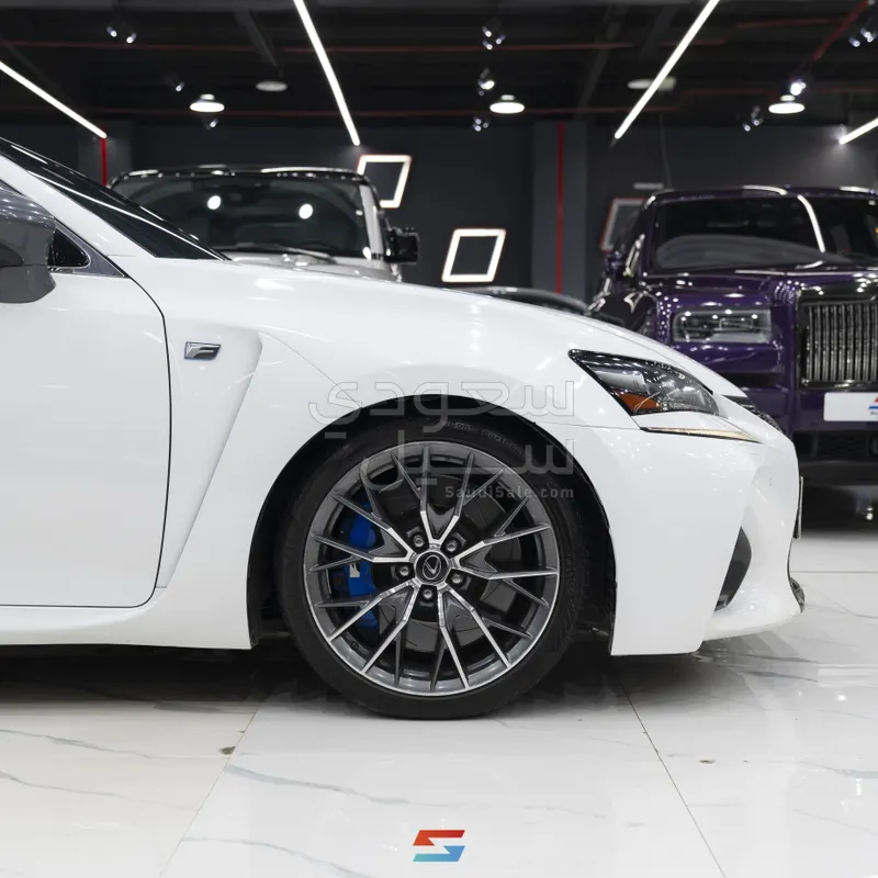 2017 لكزس جي إس اف