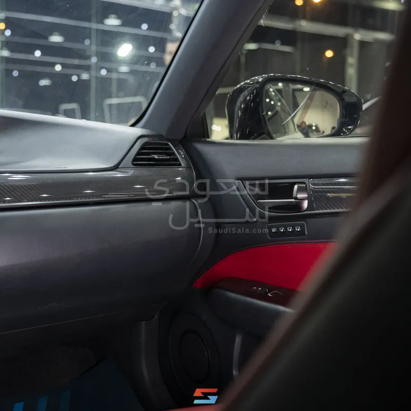 2017 لكزس جي إس اف