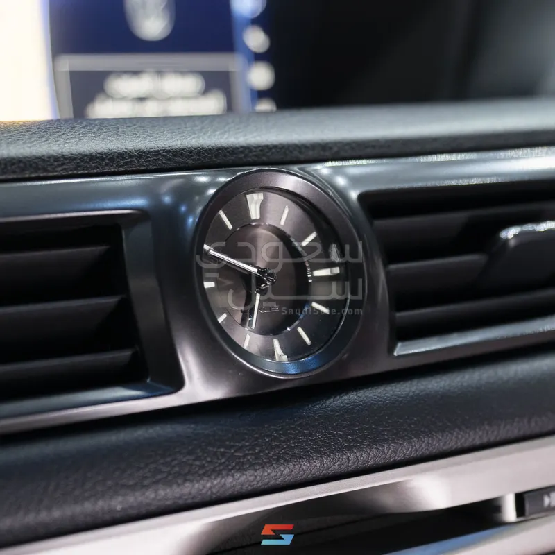 2017 لكزس جي إس اف