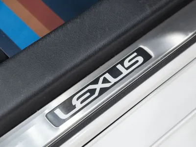 2017 لكزس جي إس اف
