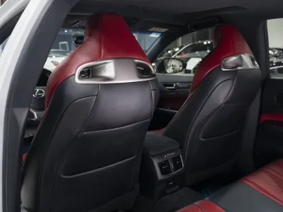 2017 لكزس جي إس اف