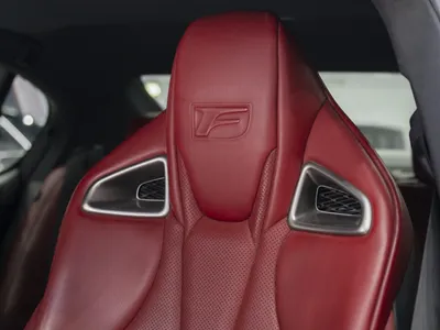 2017 لكزس جي إس اف