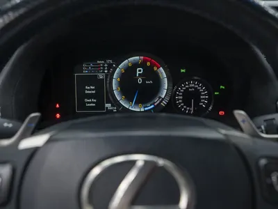 2017 لكزس جي إس اف