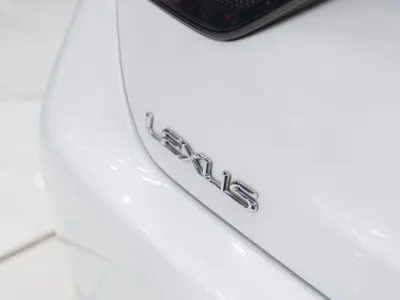 2017 لكزس جي إس اف