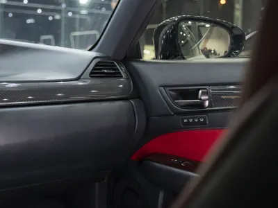 2017 لكزس جي إس اف