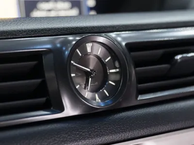 2017 لكزس جي إس اف