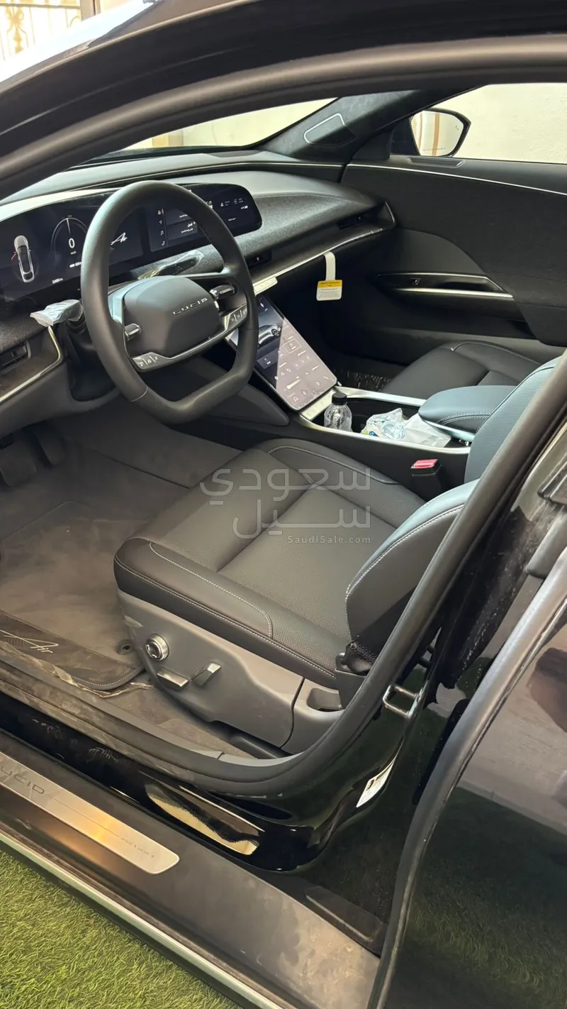 2025 لوسيد اير بيور