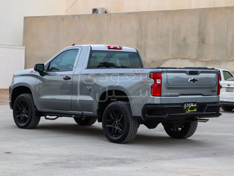 2024 شفروليه سلفرادو زد 71