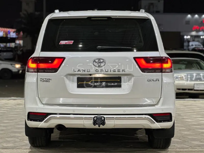 2024 تويوتا لاند كروزر جي اكس ار