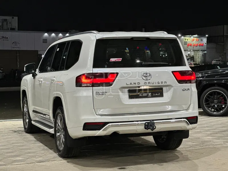 2024 تويوتا لاند كروزر جي اكس ار