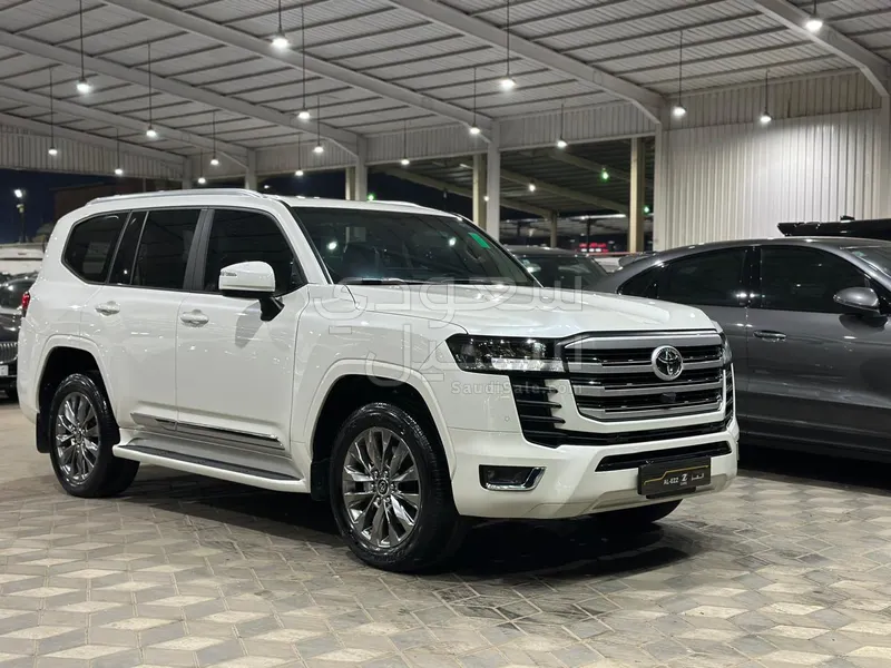 2024 تويوتا لاند كروزر جي اكس ار