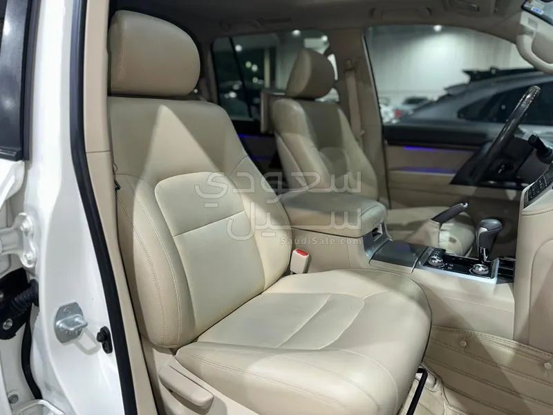 2021 تويوتا لاند كروزر جي اكس ار