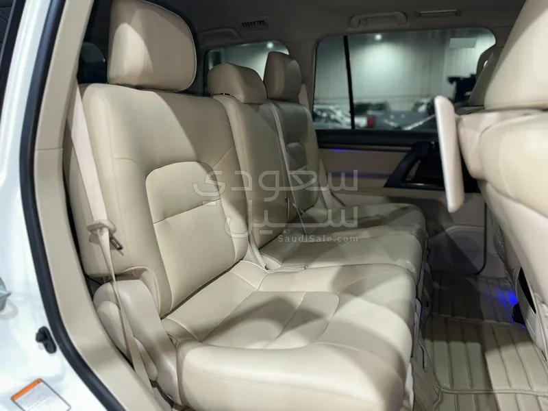 2021 تويوتا لاند كروزر جي اكس ار