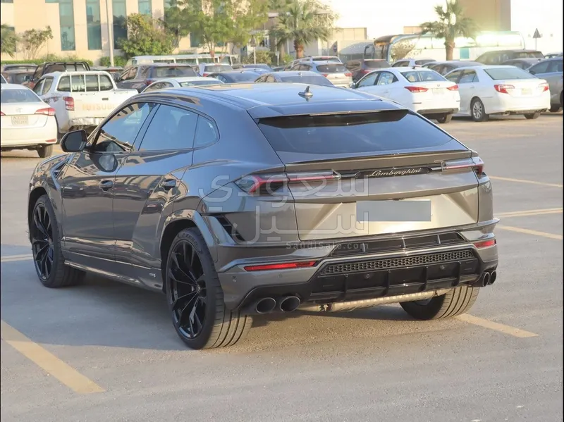 2023 لمبرجيني اوروس اس