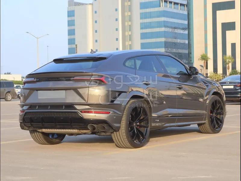 2023 لمبرجيني اوروس اس