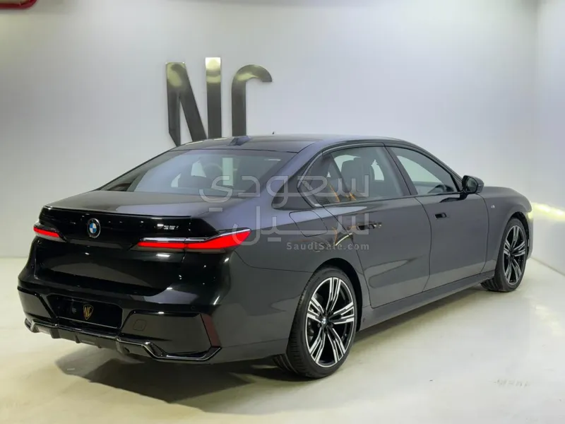 2023 بي ام دبليو الفئة السابعة 735أي