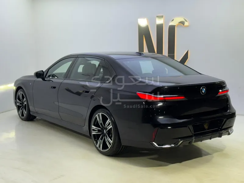 2023 بي ام دبليو الفئة السابعة 735أي