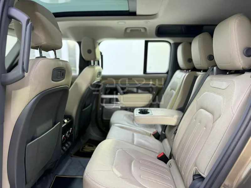 2020 لاند روفر ديفيندر فيرست ادشن