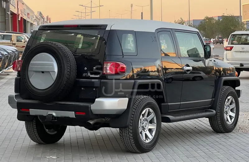 2023 Toyota FJ Cruiser 2