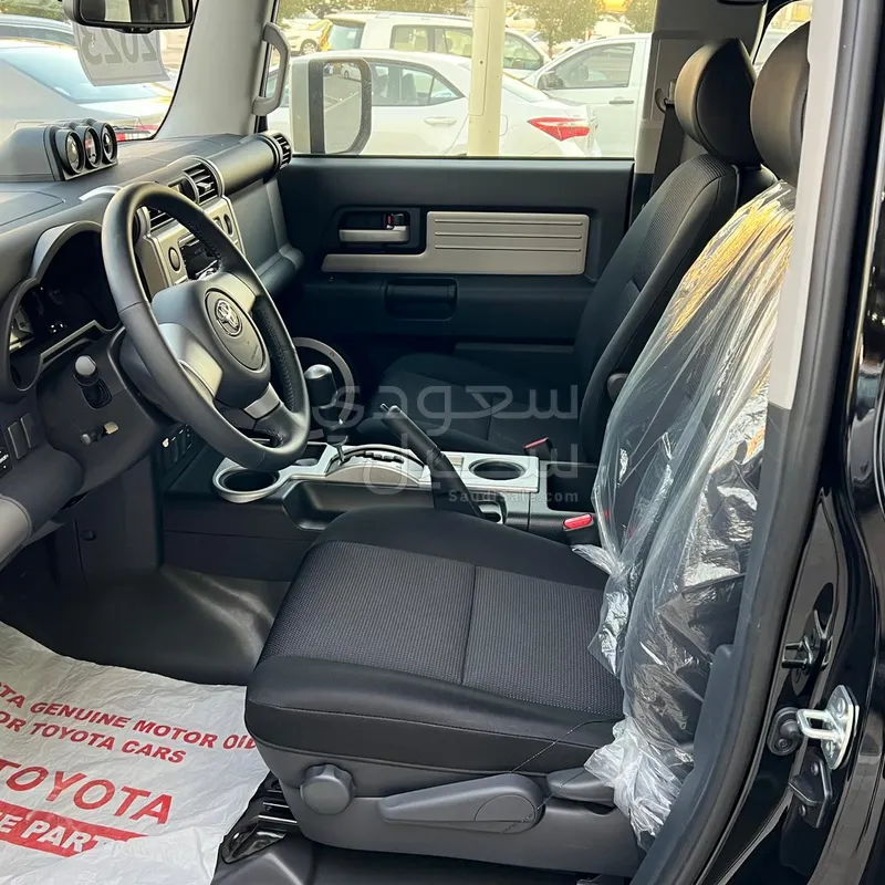 2023 Toyota FJ Cruiser 2