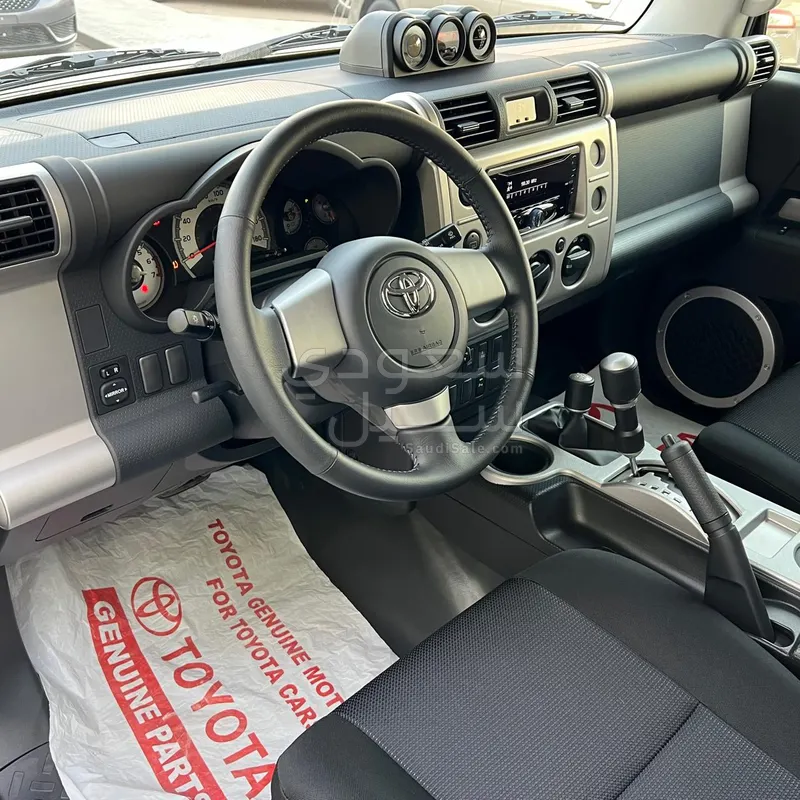 2023 Toyota FJ Cruiser 2