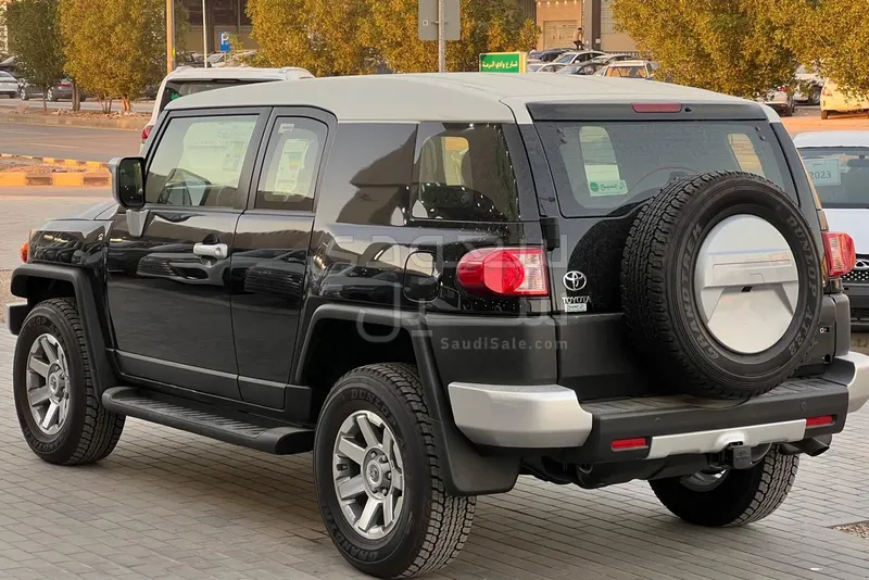 2023 Toyota FJ Cruiser 2