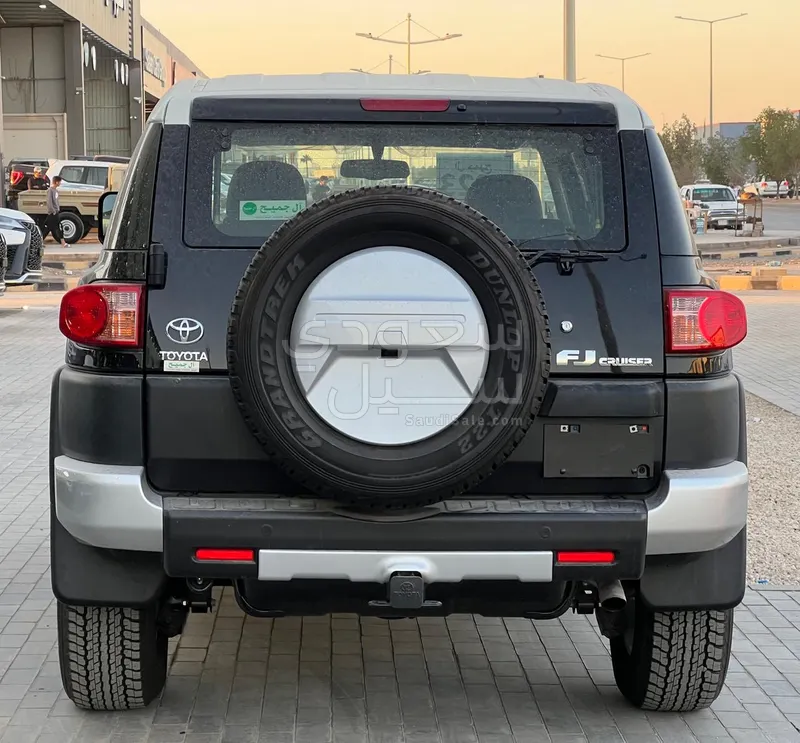 2023 Toyota FJ Cruiser 2