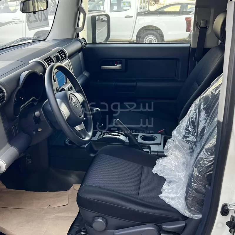 2023 Toyota FJ Cruiser 2