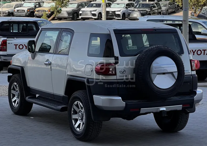2023 Toyota FJ Cruiser 2