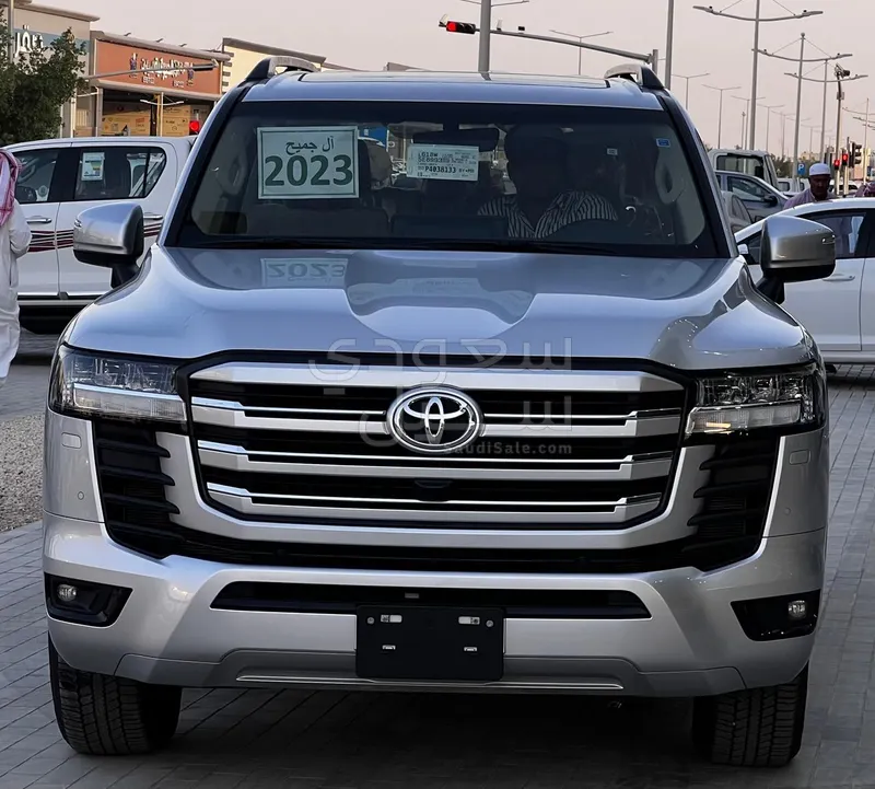 2023 Toyota Land Cruiser GXR 2