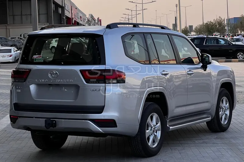 2023 Toyota Land Cruiser GXR 2