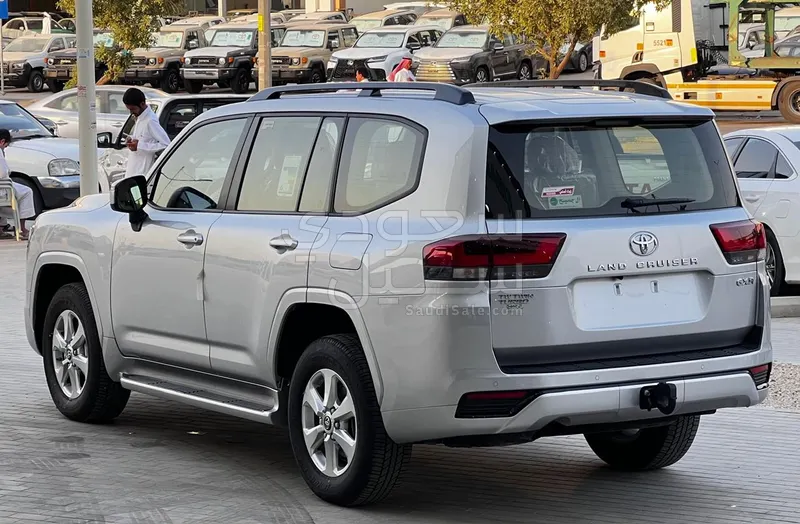 2023 Toyota Land Cruiser GXR 2