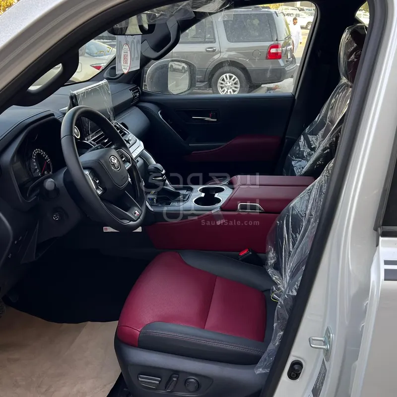 2024 Toyota Land Cruiser GR sport