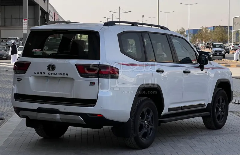 2024 Toyota Land Cruiser GR sport
