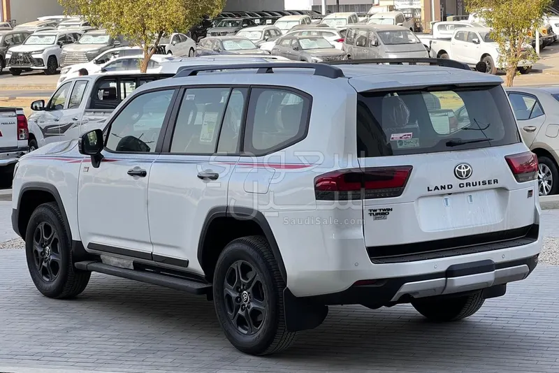 2024 Toyota Land Cruiser GR sport