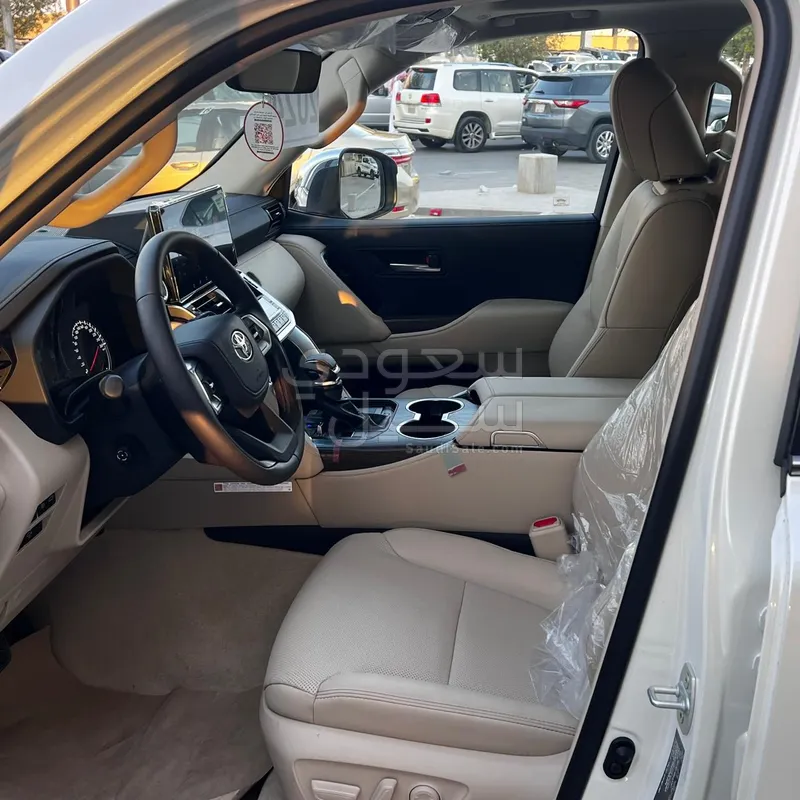 2024 Toyota Land Cruiser VX