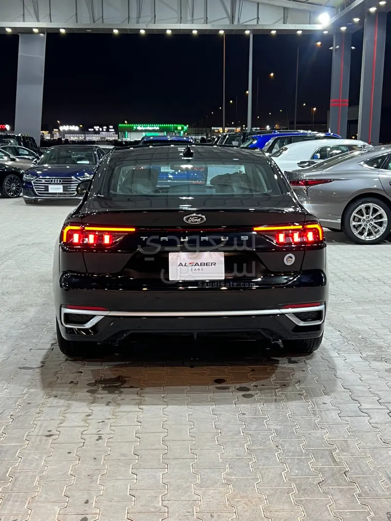 2026 فورد توروس ترند