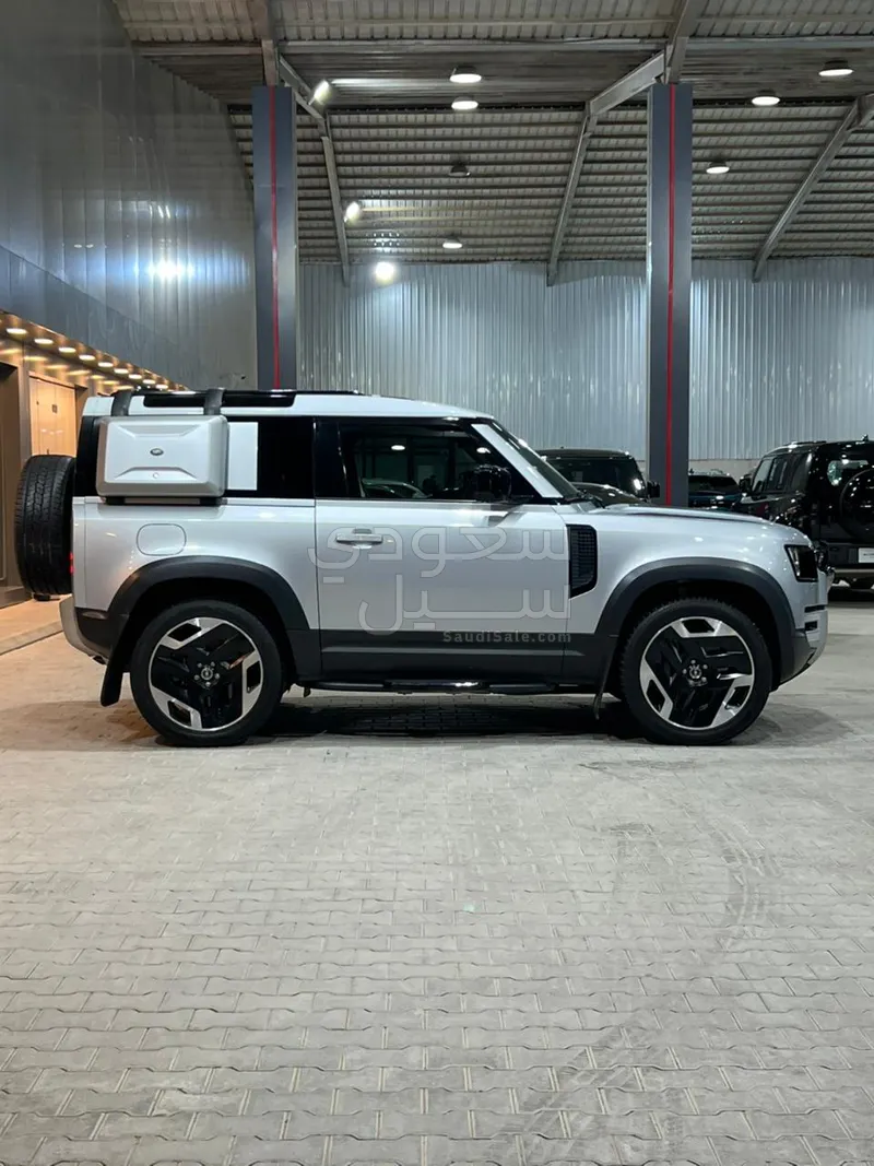 2021 لاند روفر ديفيندر فيرست ادشن