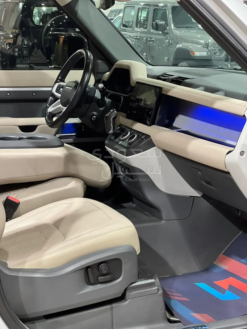 2021 لاند روفر ديفيندر فيرست ادشن