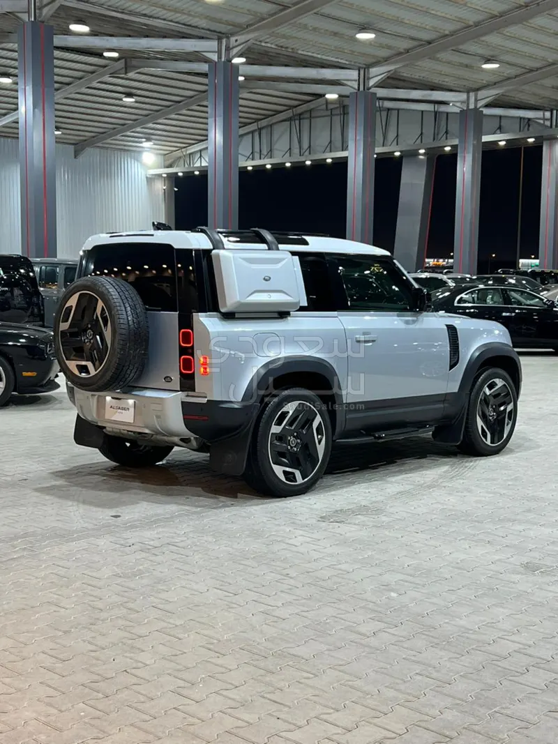 2021 لاند روفر ديفيندر فيرست ادشن