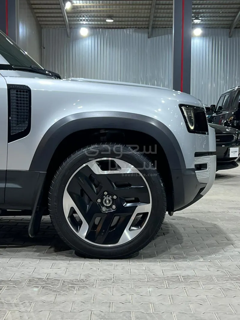 2021 لاند روفر ديفيندر فيرست ادشن