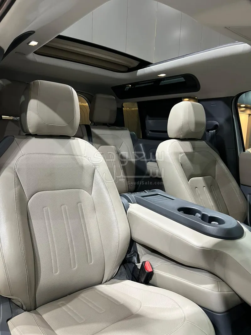 2021 لاند روفر ديفيندر فيرست ادشن