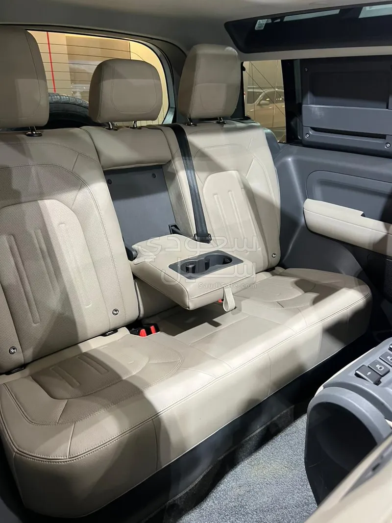 2021 لاند روفر ديفيندر فيرست ادشن