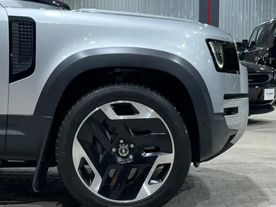 2021 لاند روفر ديفيندر فيرست ادشن