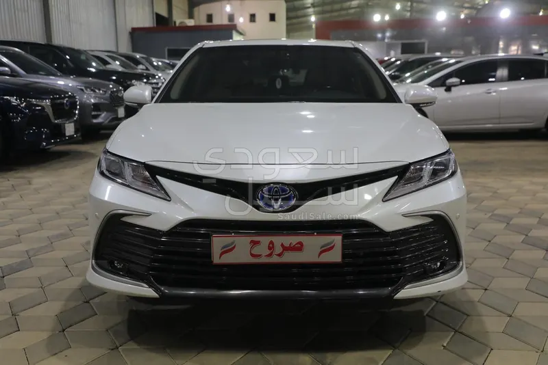 2024 تويوتا كامري جي ال اي