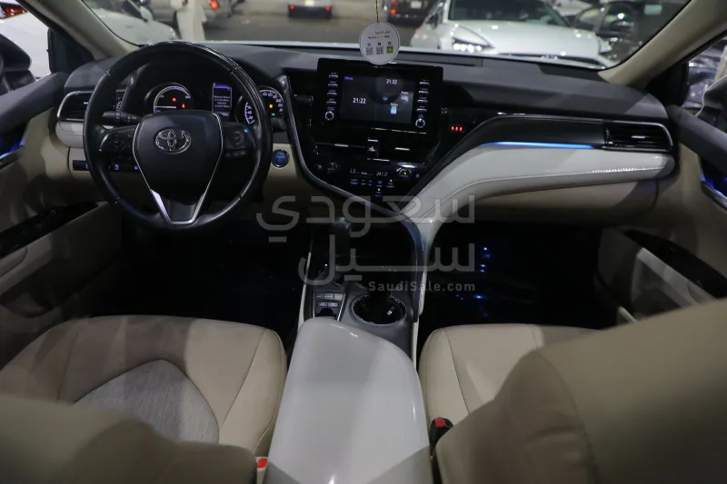 2024 تويوتا كامري جي ال اي