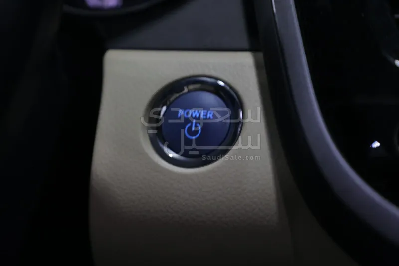 2024 تويوتا كامري جي ال اي