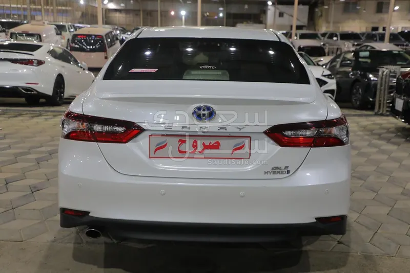 2024 تويوتا كامري جي ال اي