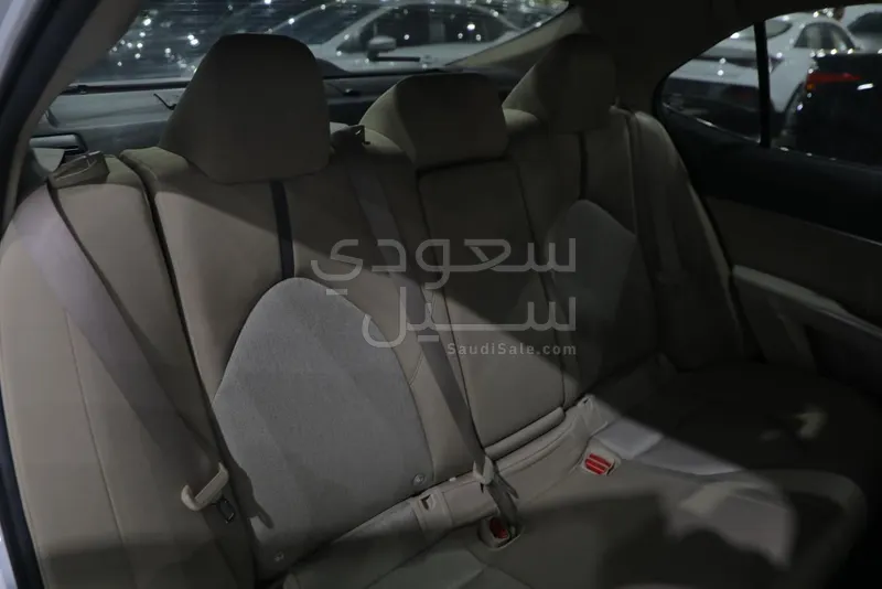 2024 تويوتا كامري جي ال اي