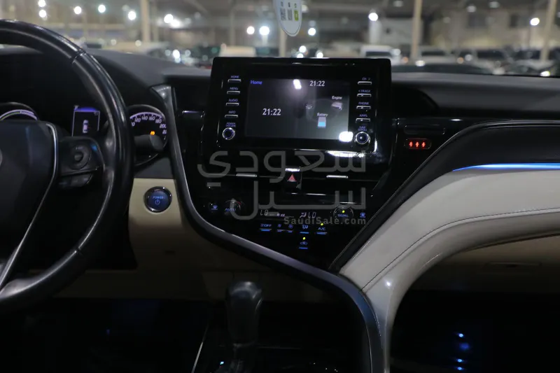 2024 تويوتا كامري جي ال اي